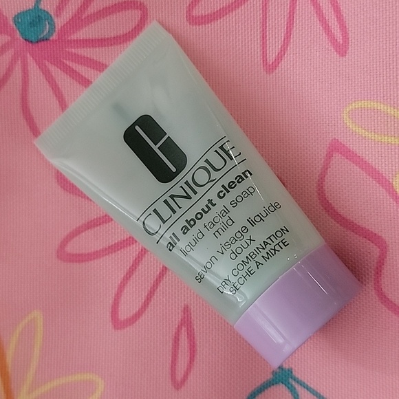 Clinique Pink Floral Makeup Bag With Samples - Picture 8 of 9